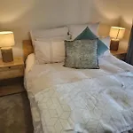 Charming 2 Bedroom Cottage In Noordhoek Surrounds