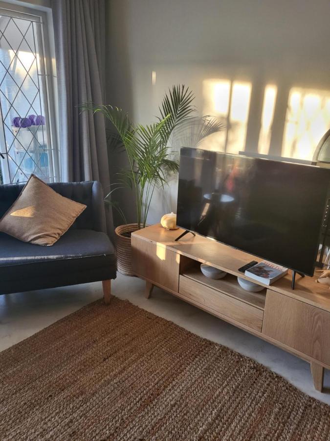 Charming 2 Bedroom In Noordhoek Surrounds Apartment Cape Town