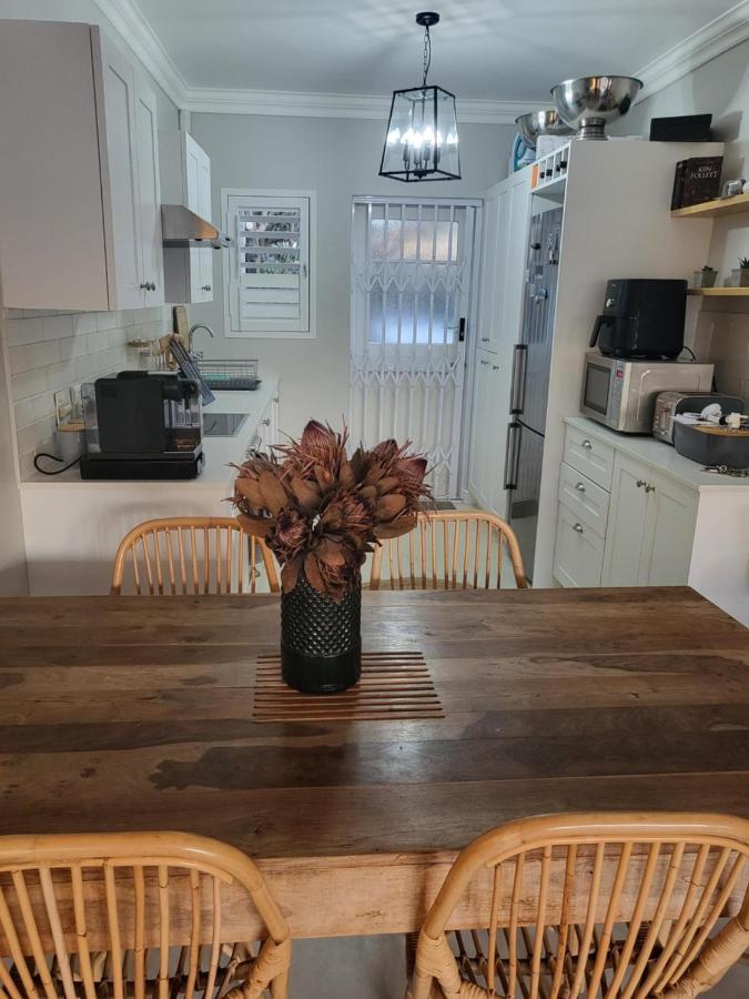 Charming 2 Bedroom In Noordhoek Surrounds Apartment