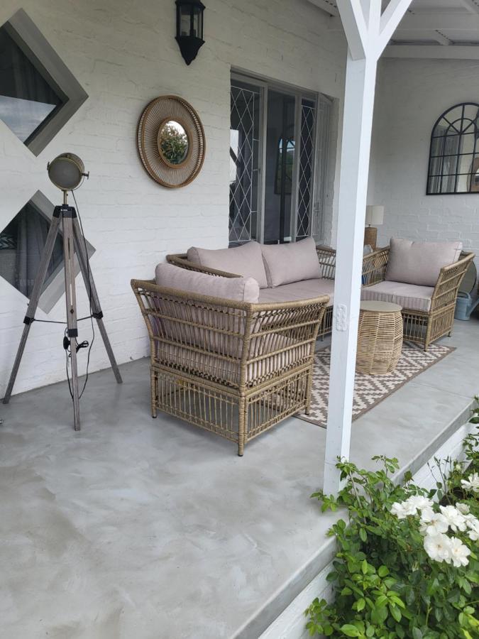 Charming 2 Bedroom In Noordhoek Surrounds Apartment