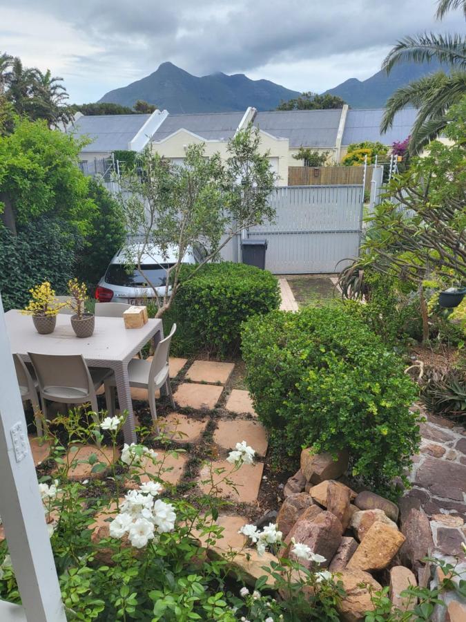 Charming 2 Bedroom In Noordhoek Surrounds